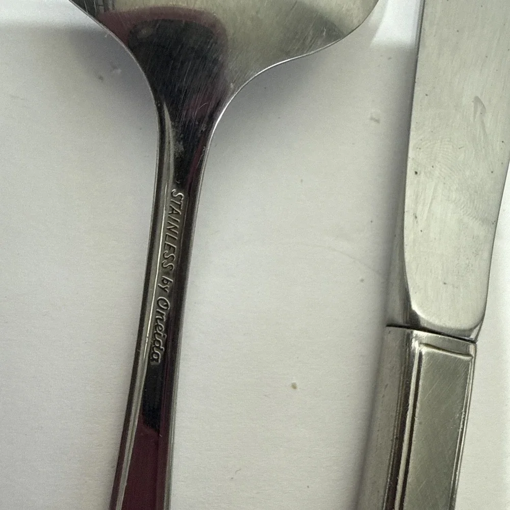 Oneida ASHMORE Stainless Flatware Forks Salad Table Knives Serv Spoon 12pc LOT